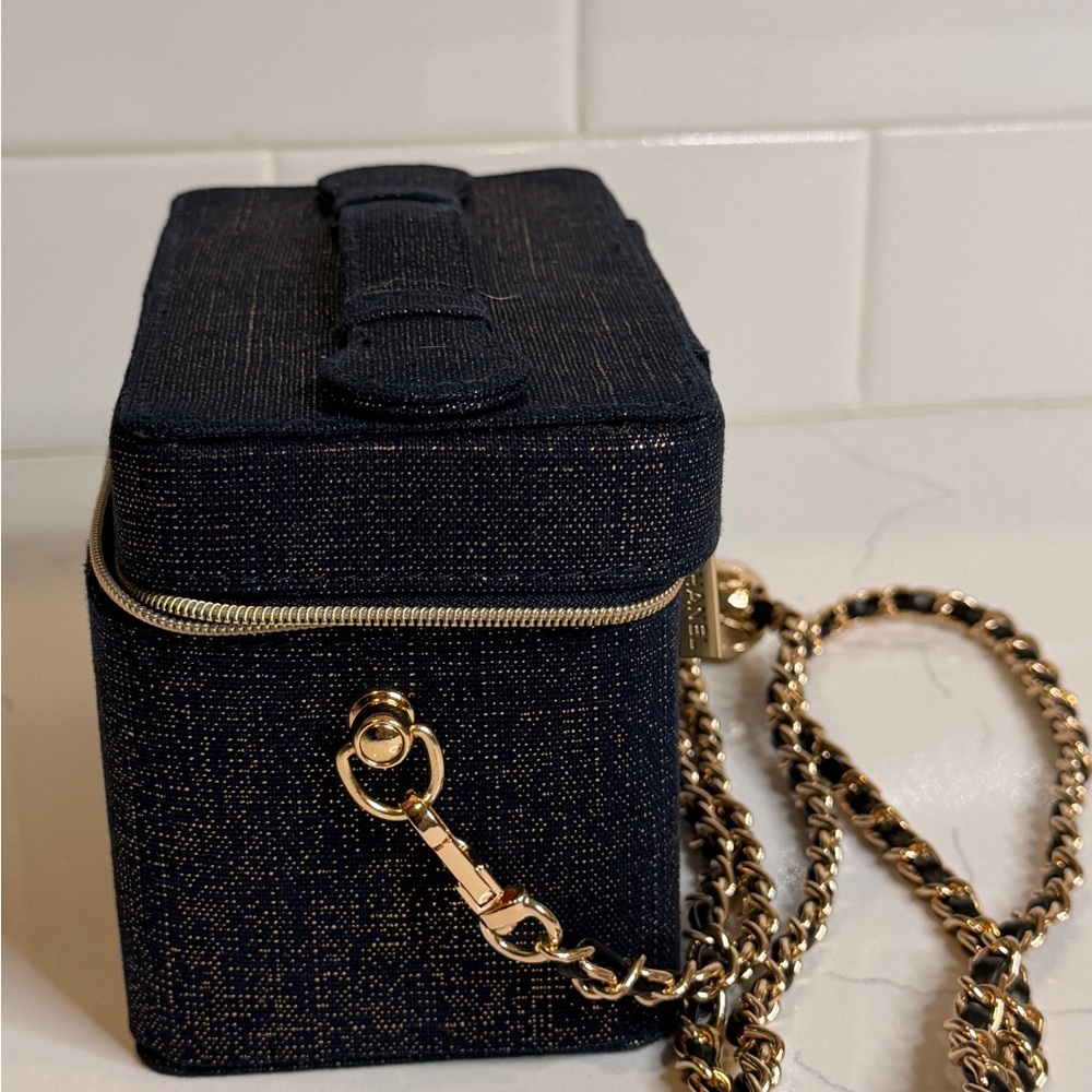 GWP CHANEL Beauté Midnight Blue Cosmetic Case with Unbranded Gold Chain NWOT - Picture 6 of 8